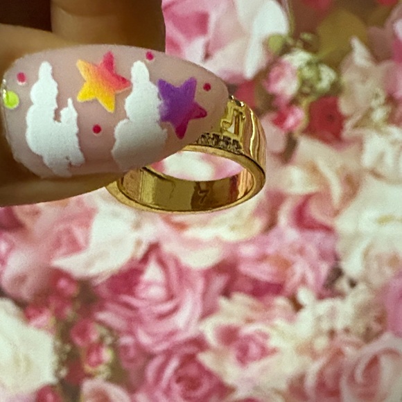 Elegant Gold Ring with Black Gemstone - Picture 7 of 15